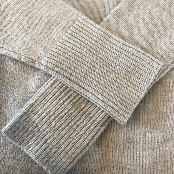 RW & CO. grey sweater - Picture 4 of 9